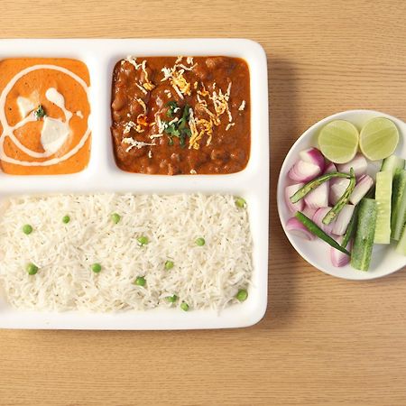 Aamantran Residency Hotel, Sohna Road, Sector 49, Gurugram Gurgaon Bagian luar foto
