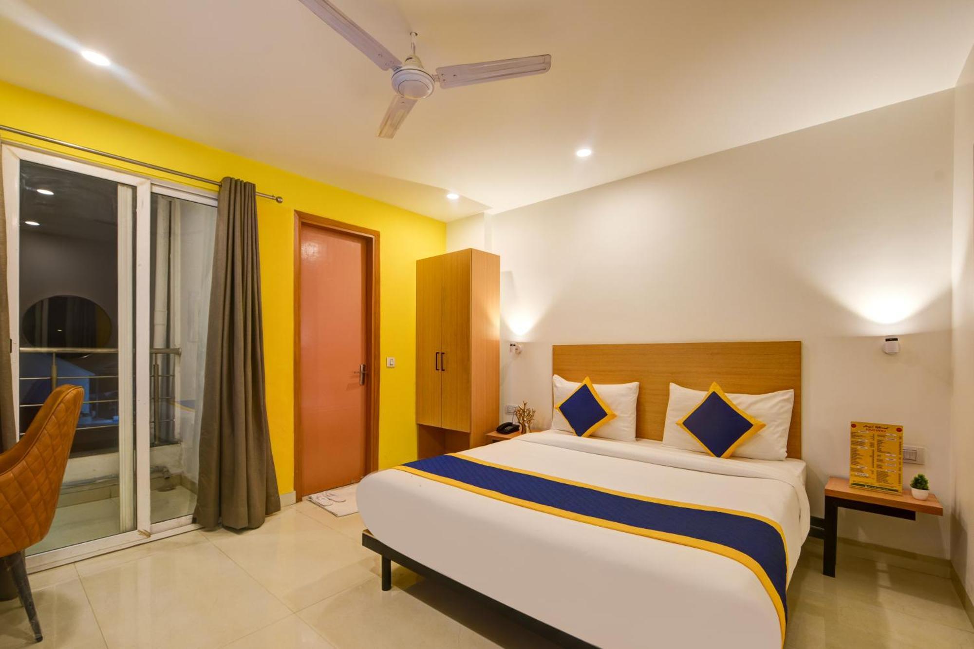 Aamantran Residency Hotel, Sohna Road, Sector 49, Gurugram Gurgaon Bagian luar foto